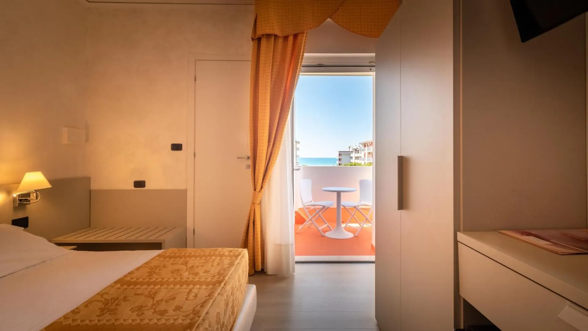 Continental B&B City Hotel 비비오네